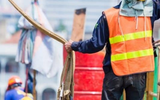 Dogging - Instructing Crane Operators by Hand Signals